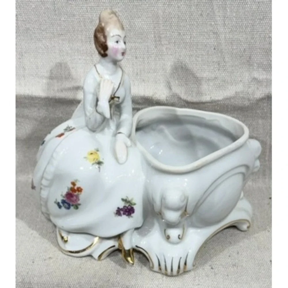 Vintage 1920s Dermay Fifth Avenue NY Porcelain Bath Powder Vanity Jar Lady